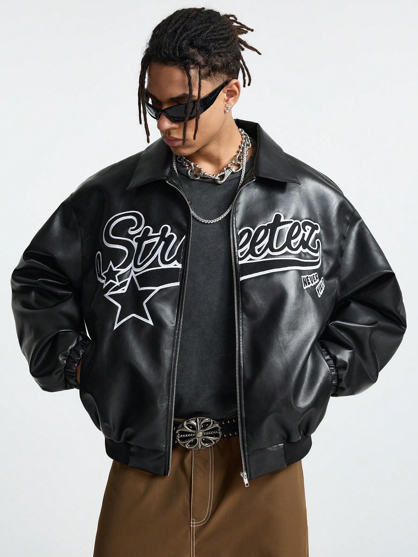 Manfinity StreetEZ Men's Autumn Letter Pattern Long Sleeve Zip-Up Collar Casual PU Leather Jacket, Bomber Vintage Party Letter Jacket, For Friends, Husband, Boyfriend Gifts Black