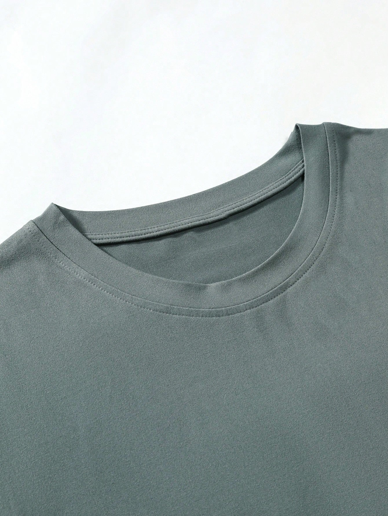 Manfinity LEGND Men's Mountain Printed Short Sleeve T-Shirt Light Grey